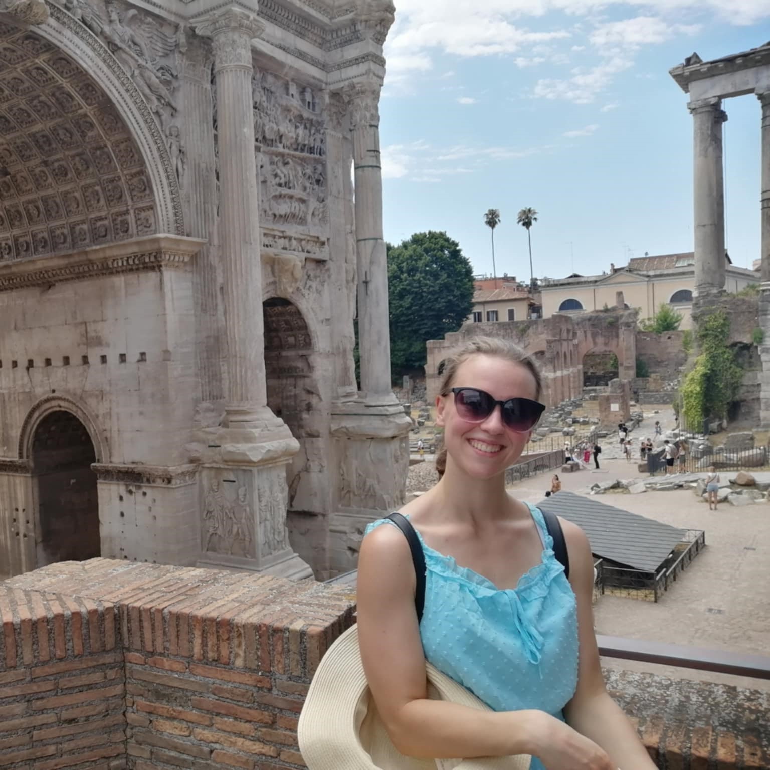 Anna. Tudod, ő a menyasszony